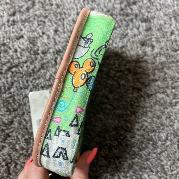 Disney Parks Dooney & Bourke Green Sketch Wristlet NWT Disney World Disneyland - Picture 5 of 8